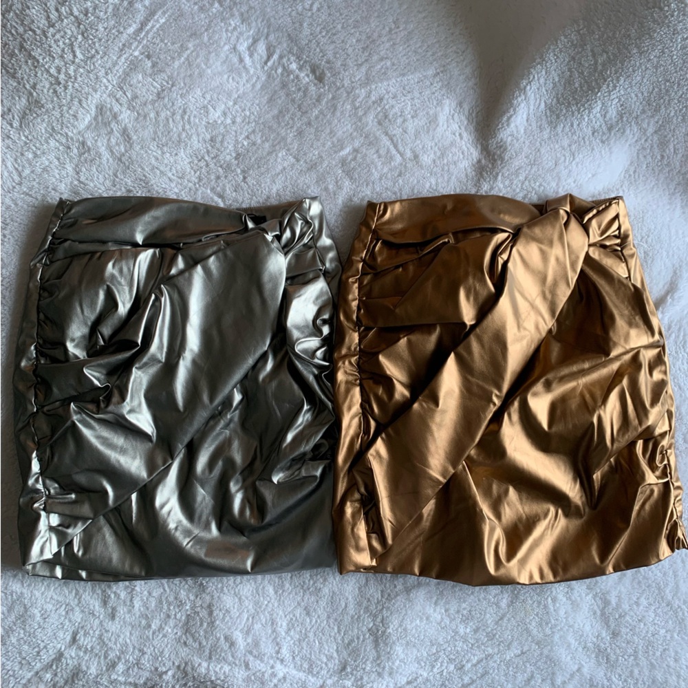 Bundle of 2 silver and tan Micas ruffle skirts size S